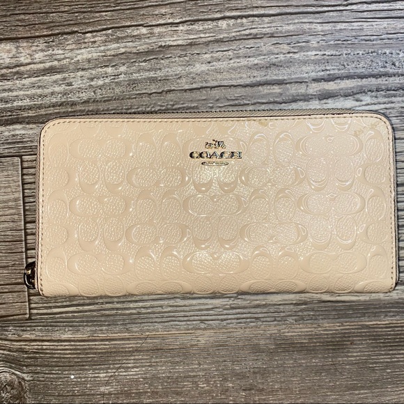 Gently used coach wallet 💯 authentic - Picture 1 of 9